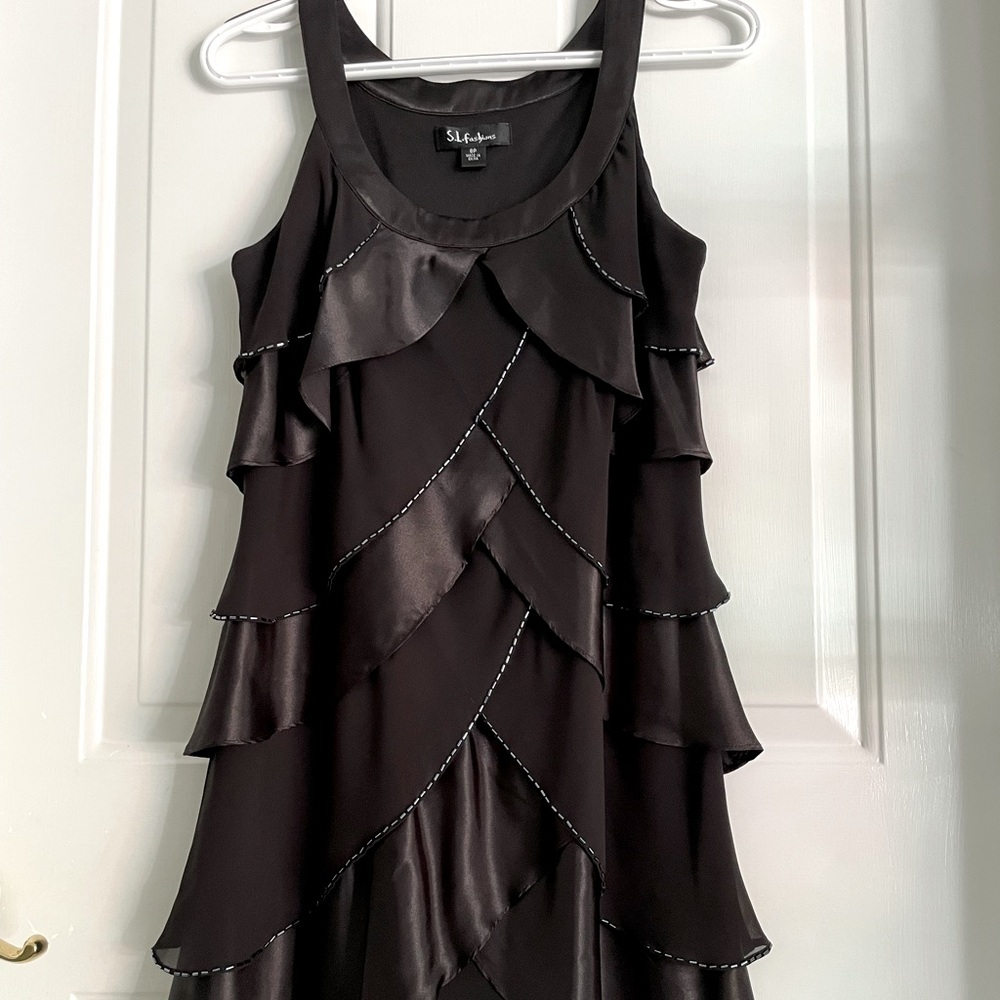 Fun little black dress! Comfortable and stylish! Great party or formal dress